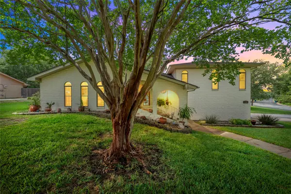 312 Opal Street, Hewitt, TX 76643