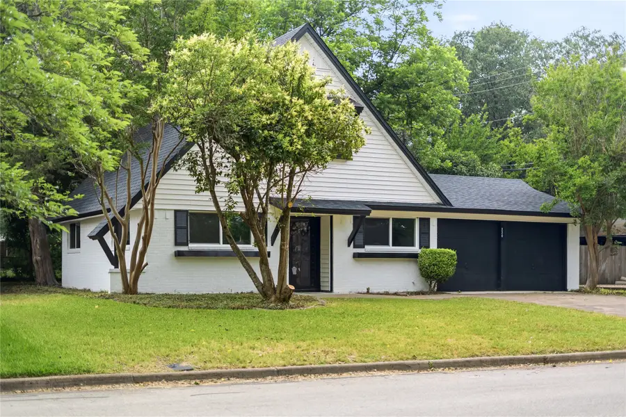 220 Robert Street, Burleson, TX 76028 - #2