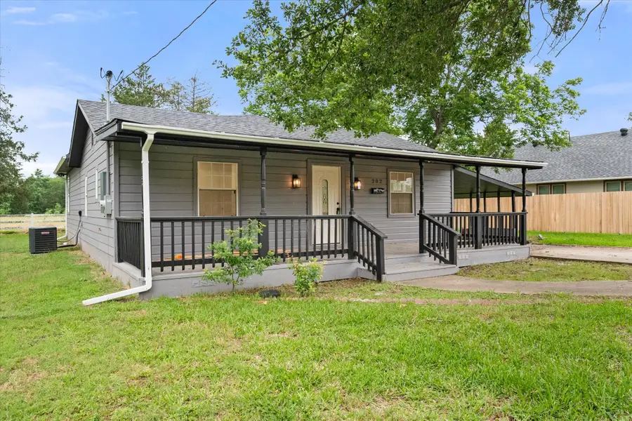 202 Roberts Rd, Teague, TX 75860 - #2