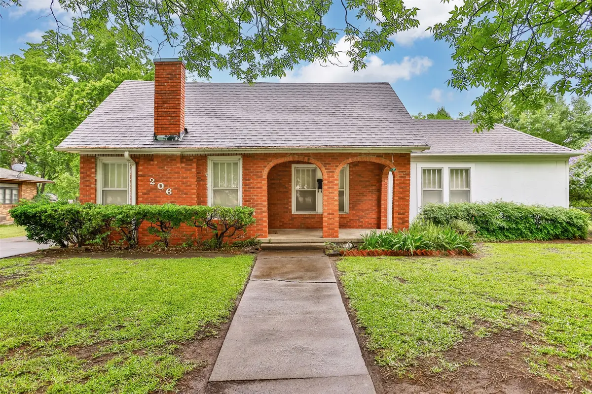 206 Ritchey Street, Gainesville, TX 76240 - #1