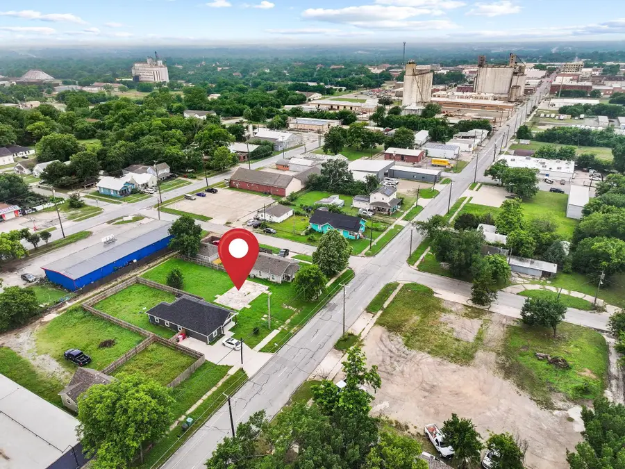806 E Houston Street, Sherman, TX 75090 - #2