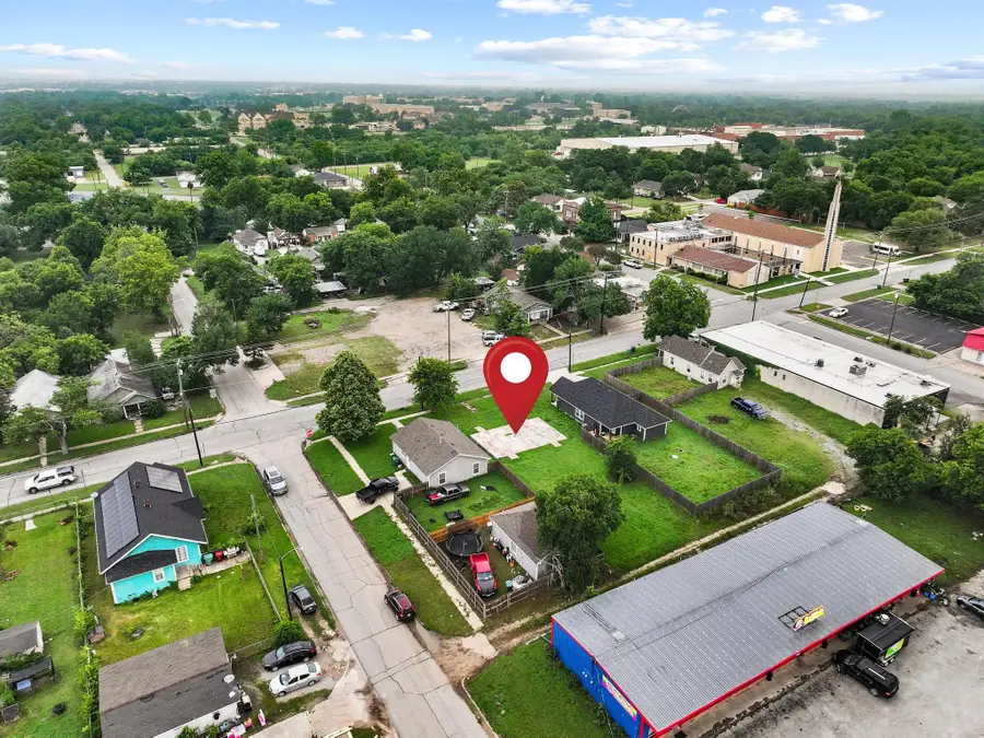 806 E Houston Street, Sherman, TX 75090 - #3