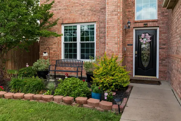 1016 Pebblecreek Drive, Burleson, TX 76028