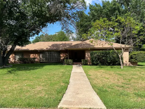 4109 Angus Drive, Fort Worth, TX 76116
