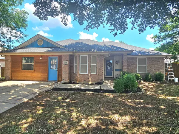 421 Arnold Avenue, Burleson, TX 76028