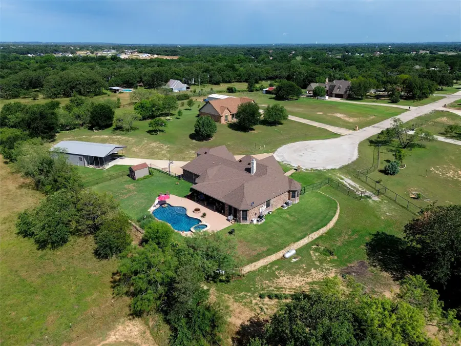 124 Carnes Court, Springtown, TX 76082 - #2