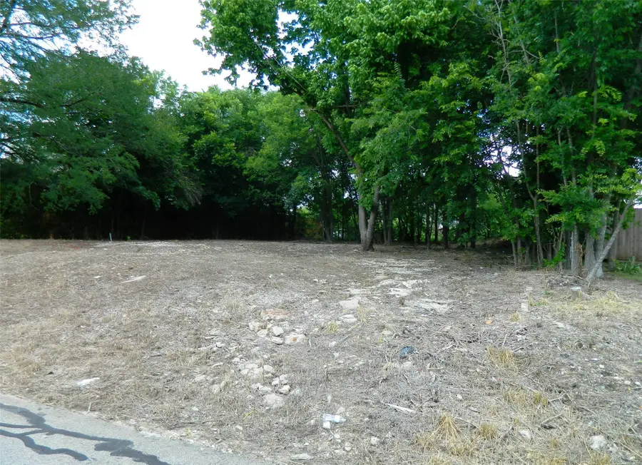 809 E 5th Street, Bonham, TX 75418 - #3