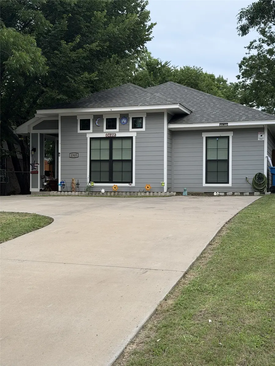 1305 E 6th Avenue, Corsicana, TX 75110 - #2