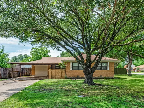 221 Leighton Drive, Terrell, TX 75160