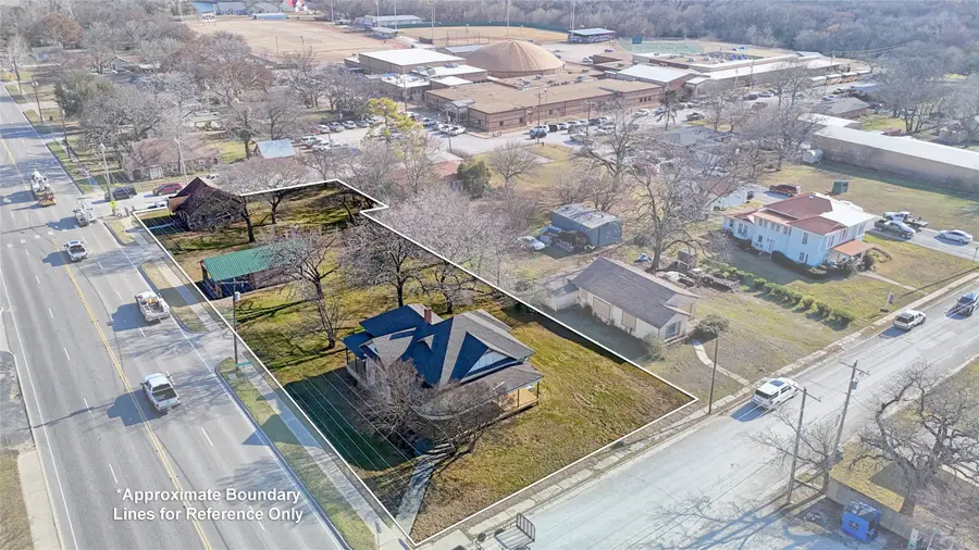 400 S Broad Street, Saint Jo, TX 76265 - #2