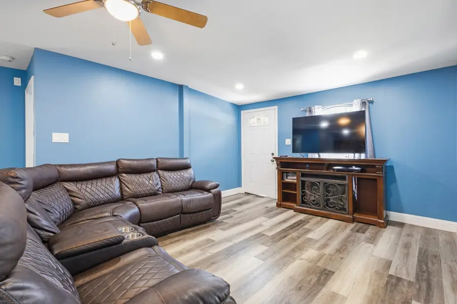 2006 Fort Worth Street, Grand Prairie, TX 75050 - #3