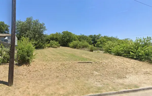 3006 N Crump Street, Fort Worth, TX 76106