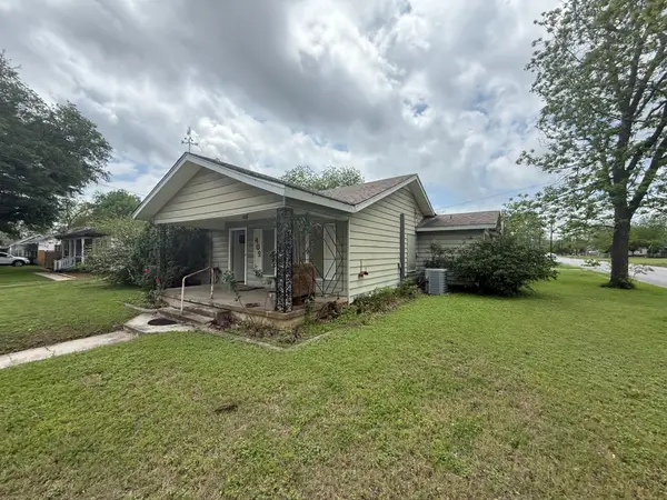 409 Dixon Street, Cleburne, TX 76033