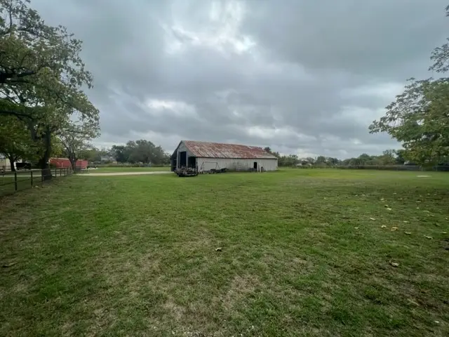 310 W Hughes Street, Collinsville, TX 76233 - #3
