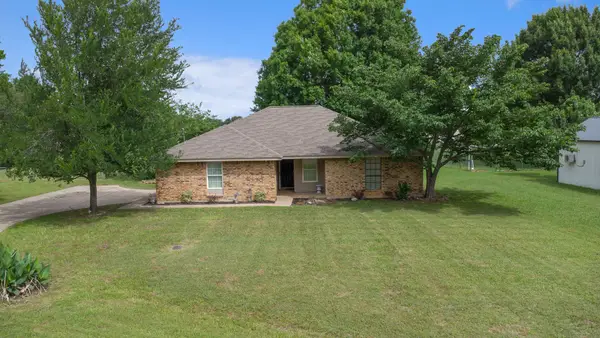 2944 Whispering Creek Lane, Burleson, TX 76028