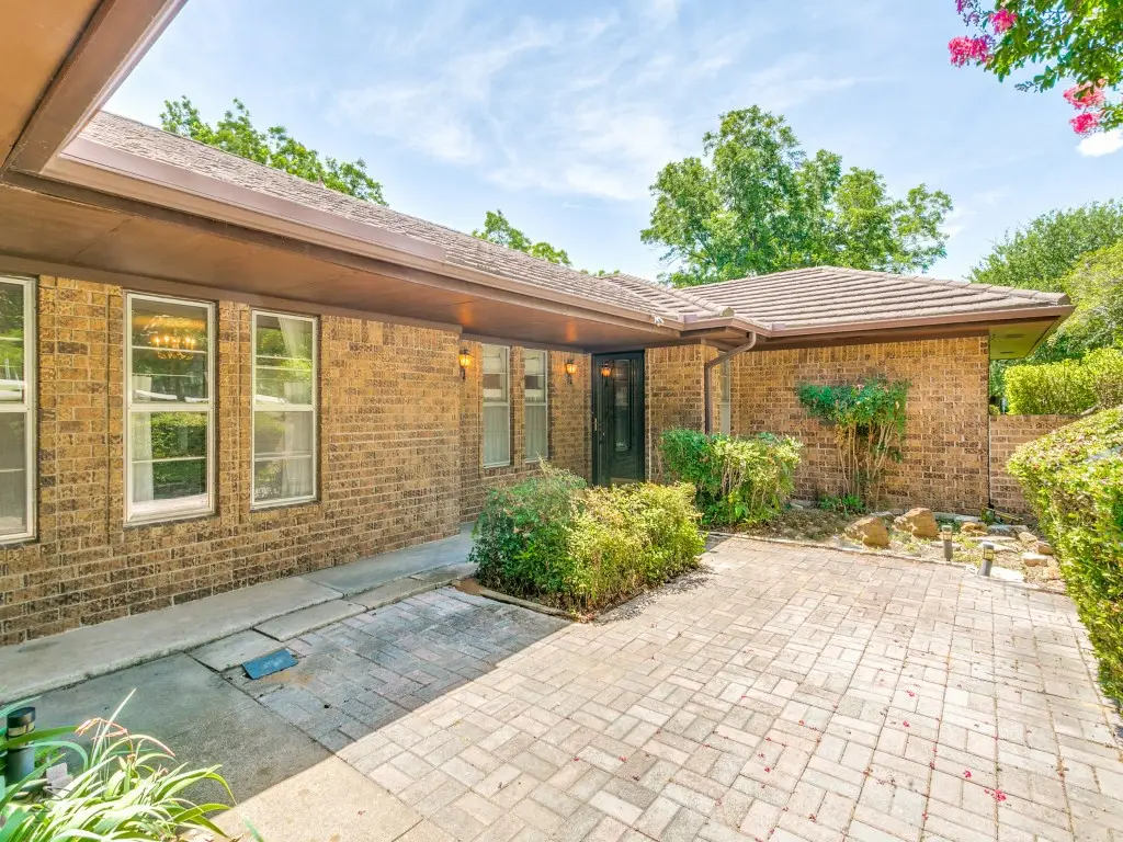 1132 N Irving Heights Drive, Irving, TX 75061 - #1