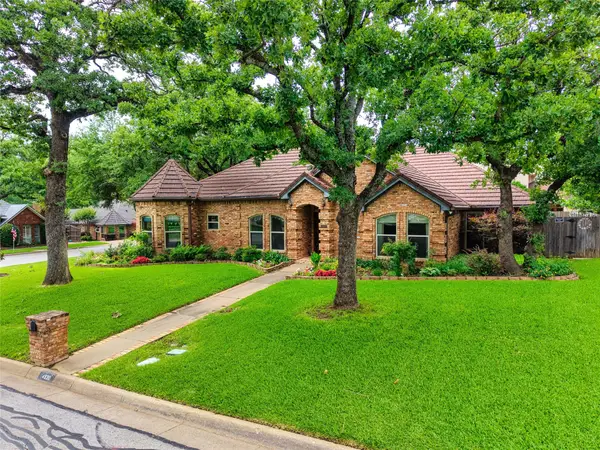 4930 High Creek Drive, Arlington, TX 76017
