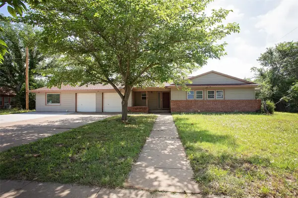417 Summitt Avenue, Graham, TX 76450