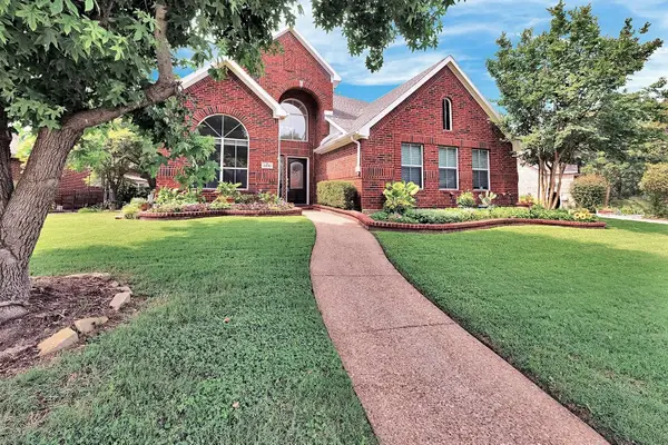 8810 Edgelake Trail, Rowlett, TX 75088