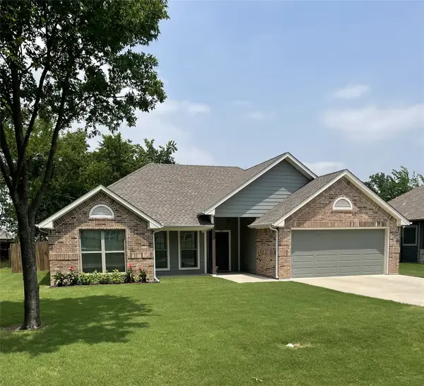 700 E Walcott Street, Pilot Point, TX 76258
