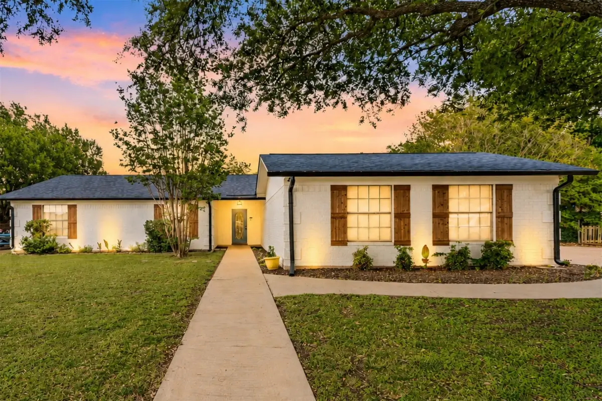 308 Texas Avenue, Hewitt, TX 76643 - #1