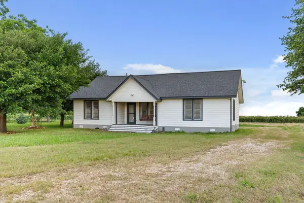 300 Grellhesl, West, TX 76691