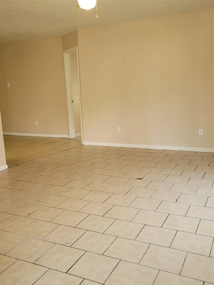 217 E Craven Avenue #C & D, Lacy Lakeview, TX 76705 - #3