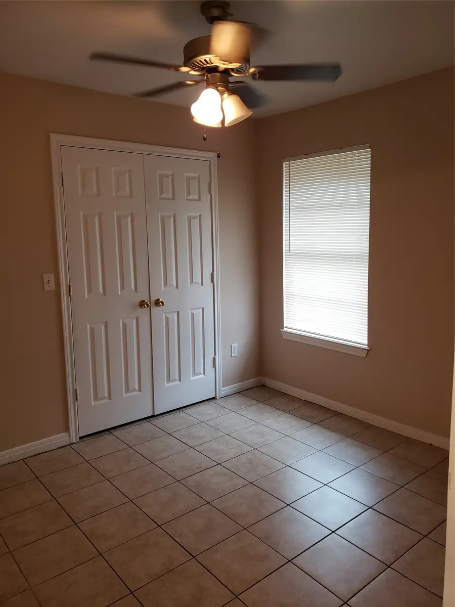 219-221 E Craven Avenue, Lacy Lakeview, TX 76705 - #3