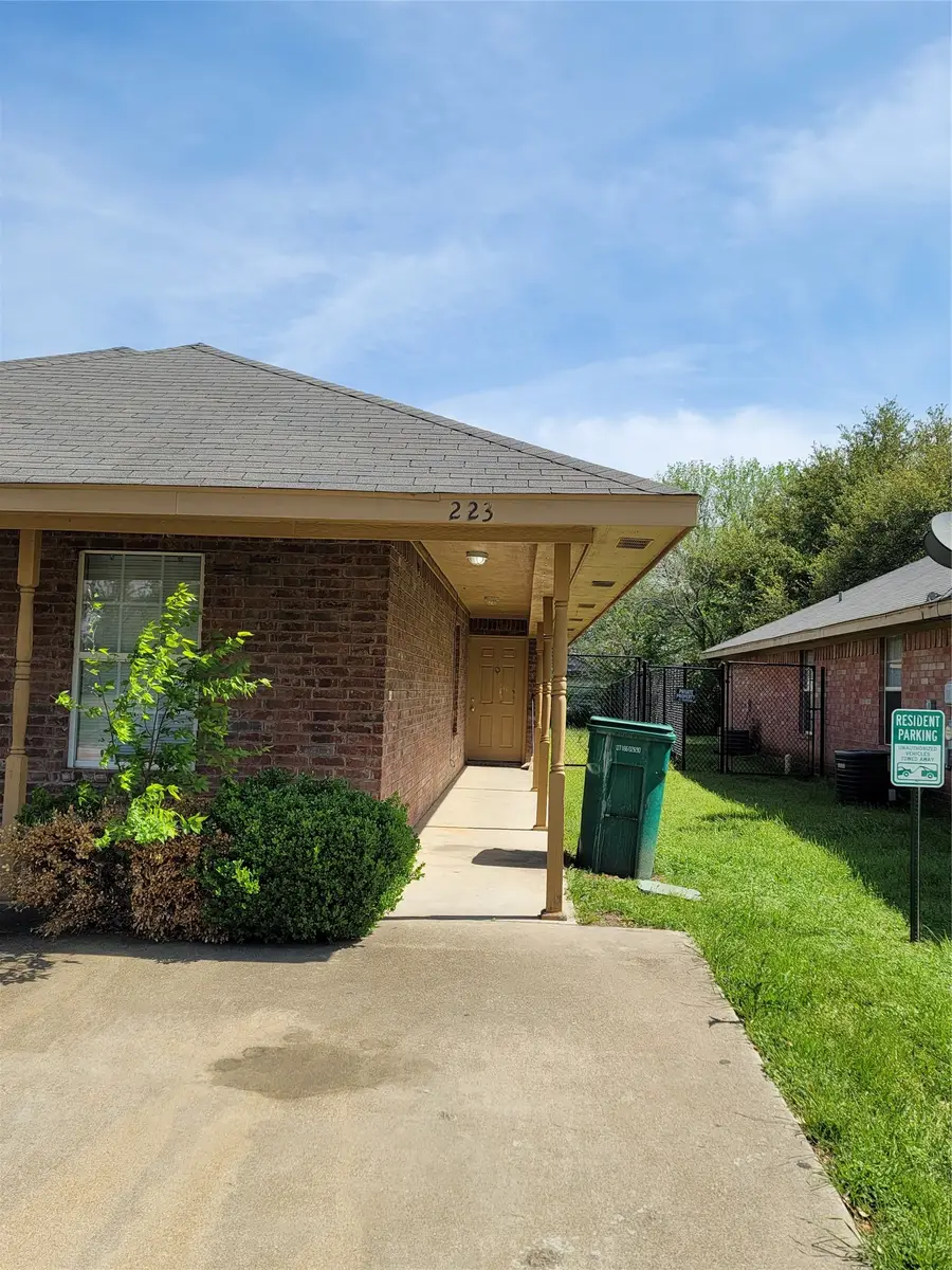223-225 E Craven Avenue, Lacy Lakeview, TX 76705 - #2