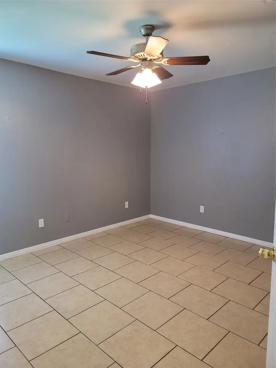 235-237 E Craven Avenue, Lacy Lakeview, TX 76705 - #3