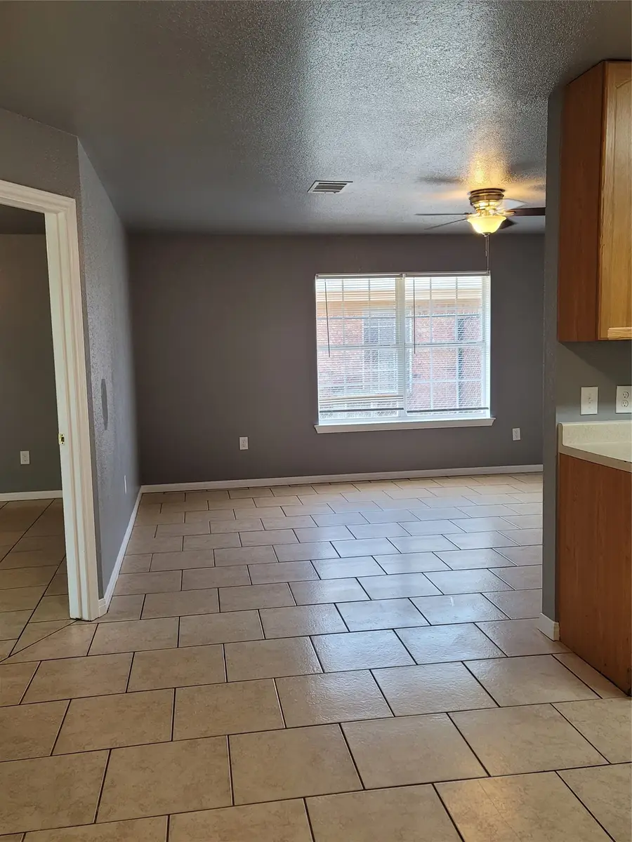 239-241 E Craven Avenue, Lacy Lakeview, TX 76705 - #3
