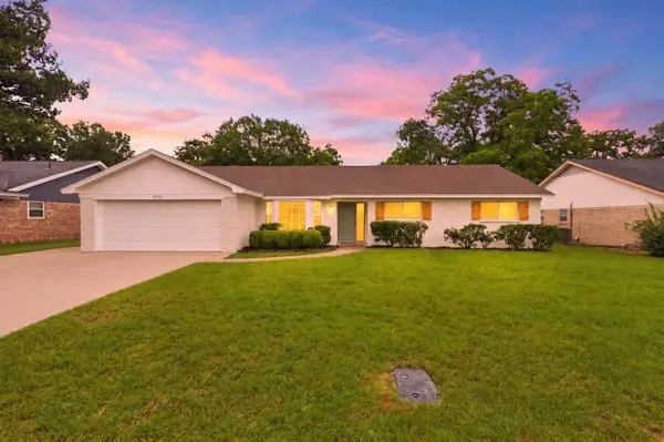 2112 Stonegate Drive N, Bedford, TX 76021