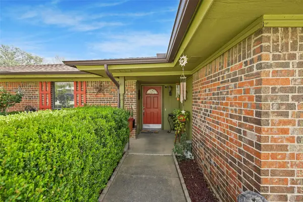 1908 Overbrook Drive, Arlington, TX 76014