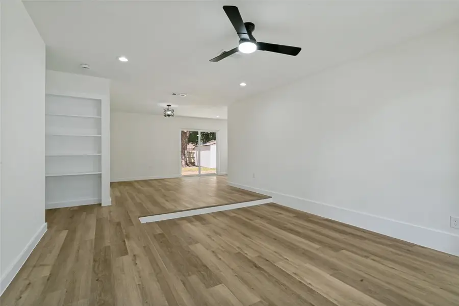 2325 Lake By Drive, Irving, TX 75060 - #2