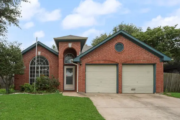 2707 Red Oak Drive, Grand Prairie, TX 75052