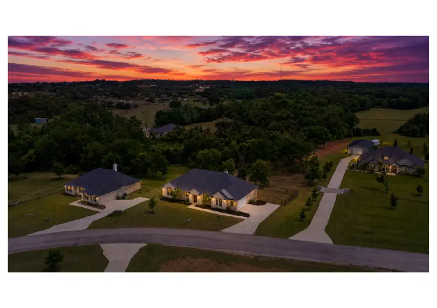 113 Cooper Court, Springtown, TX 76082 - #2