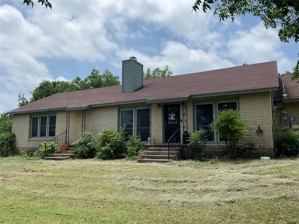 508 N 1st Street, Cranfills Gap, TX 76637