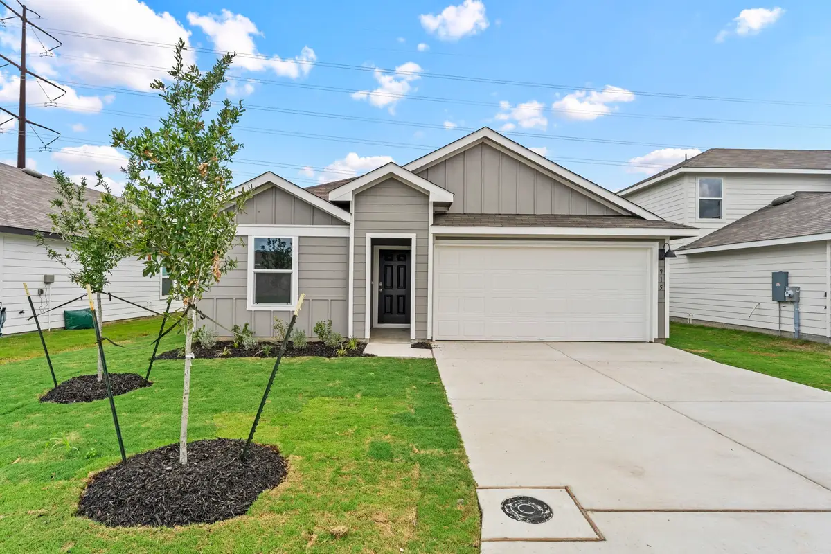 915 Prince Albert, Seguin, TX 78155 - #1