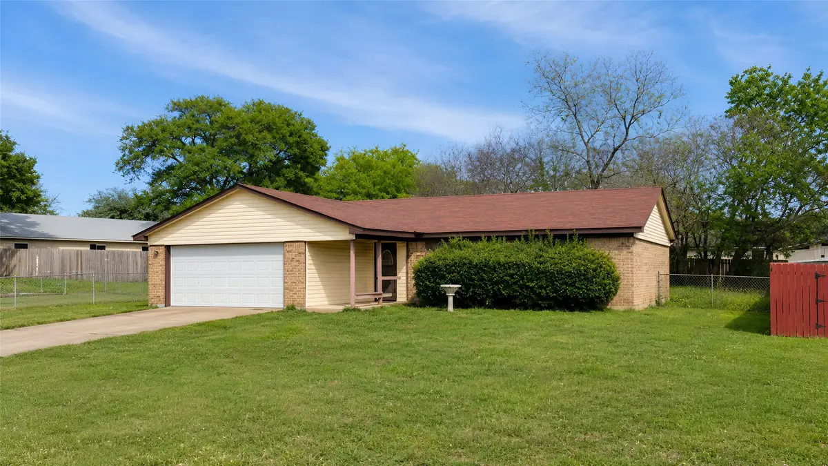 902 S Old Temple Road, Hewitt, TX 76643 - #1
