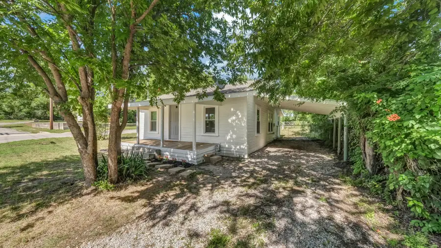1220 N Rusk Street, Weatherford, TX 76086 - #2