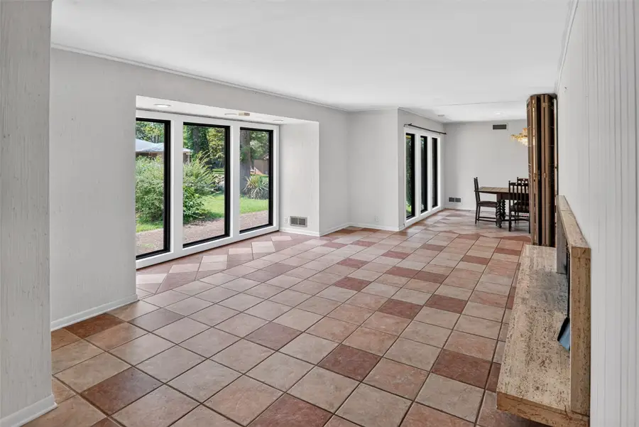 1911 Harrison Avenue, Paris, TX 75460 - #2