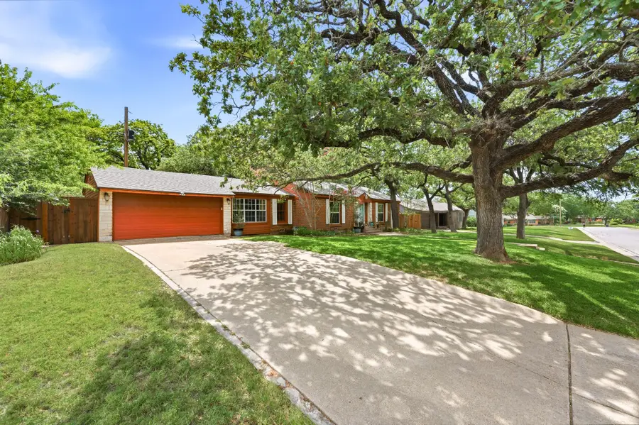 2012 W Lotus Avenue, Fort Worth, TX 76111 - #2