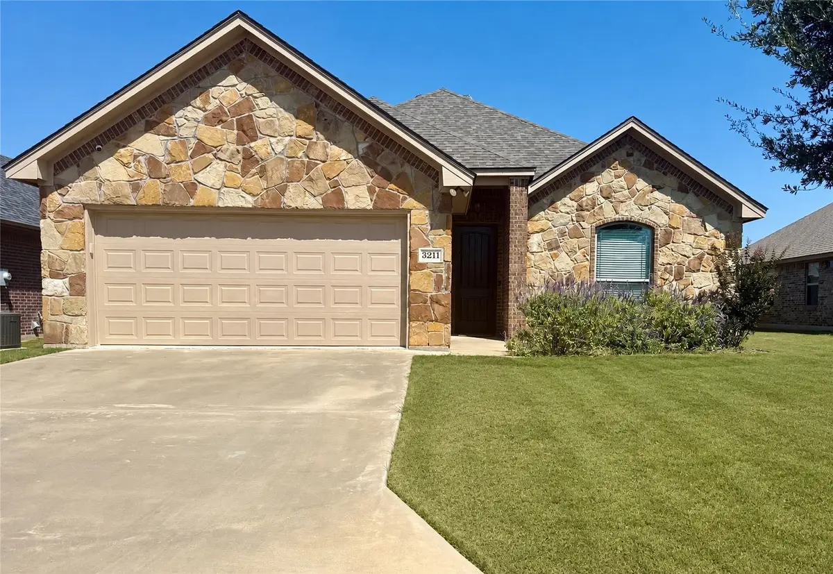 3211 Main Street, Granbury, TX 76049 - #1