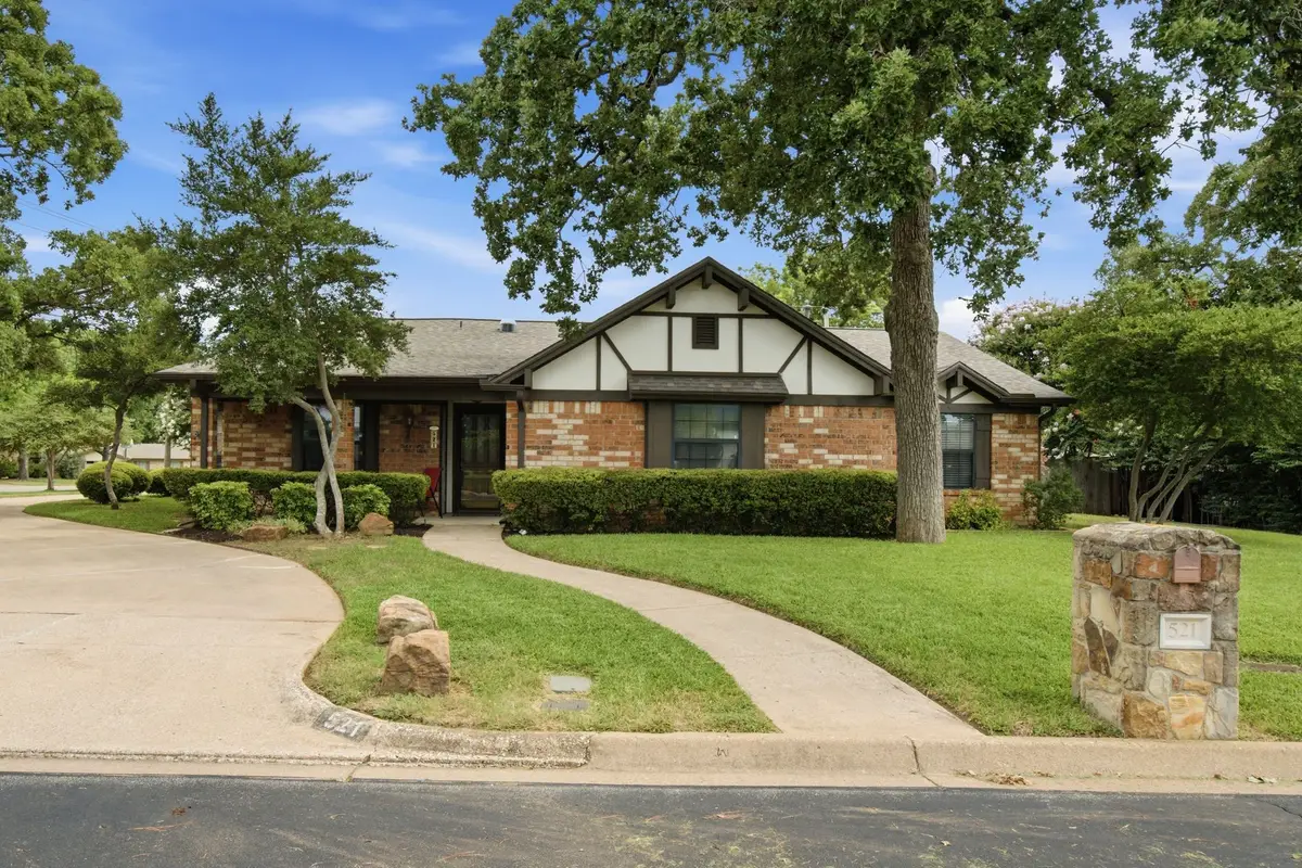 521 W Louella Drive, Hurst, TX 76054 - #1