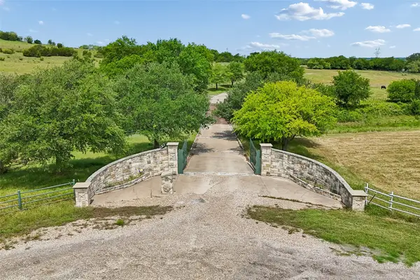171 Treetop Drive, Fort Worth, TX 76126