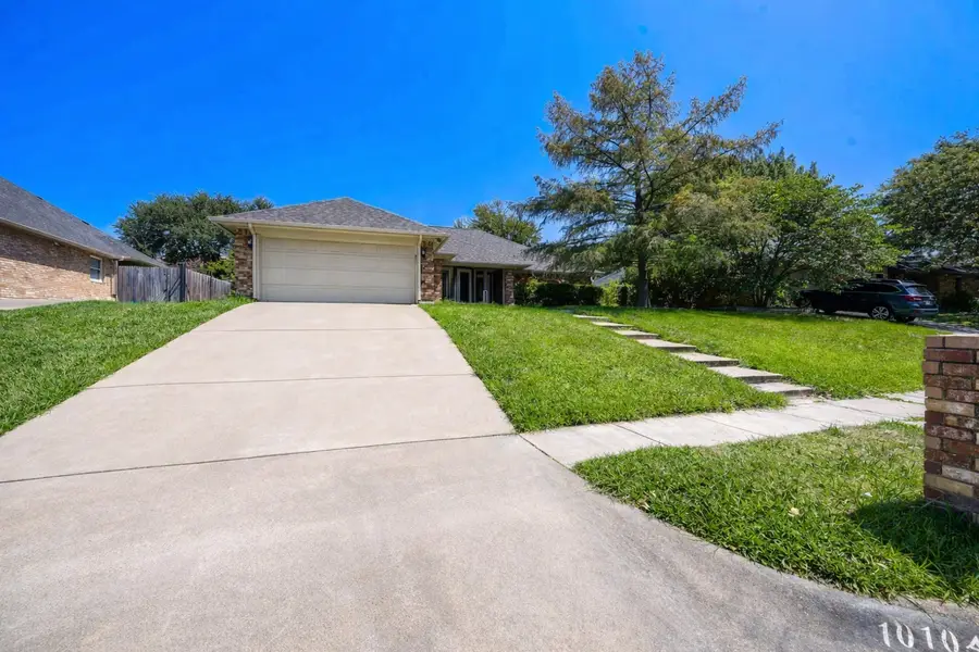 10104 Stoneleigh Drive, Benbrook, TX 76126 - #2