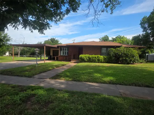1213 Hillcrest Drive, Graham, TX 76450
