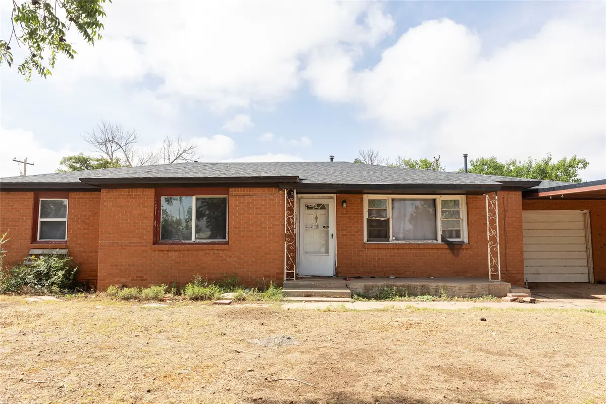 2001 N 7th Street, Tahoka, TX 79373 - #1