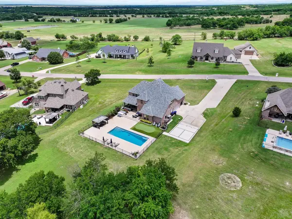 107 Whispering Winds Drive, Gunter, TX 75058