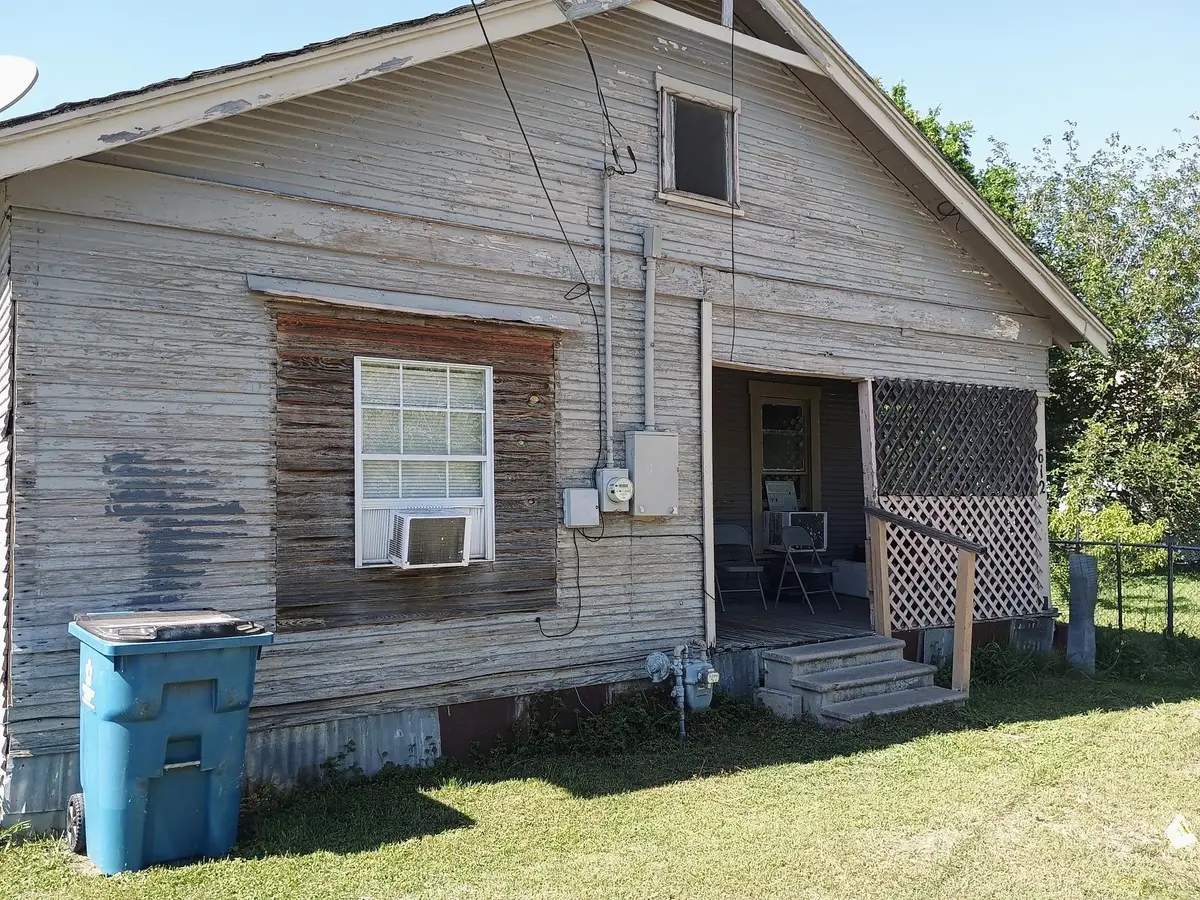 612 W 16th Avenue, Corsicana, TX 75110 - #1
